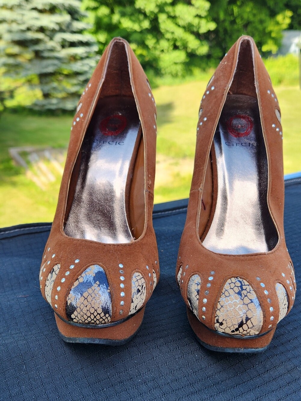 NWOT Red Circle Brown Suede Platform Pumps with Snakeskin Accent Size 9
